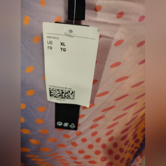 Divided Cut Out Ruched Crop Top - Picture 4 of 6